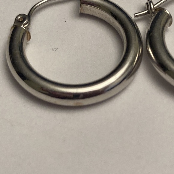 Small Simple Classic Silver Tone Hoop Earrings - Picture 5 of 13